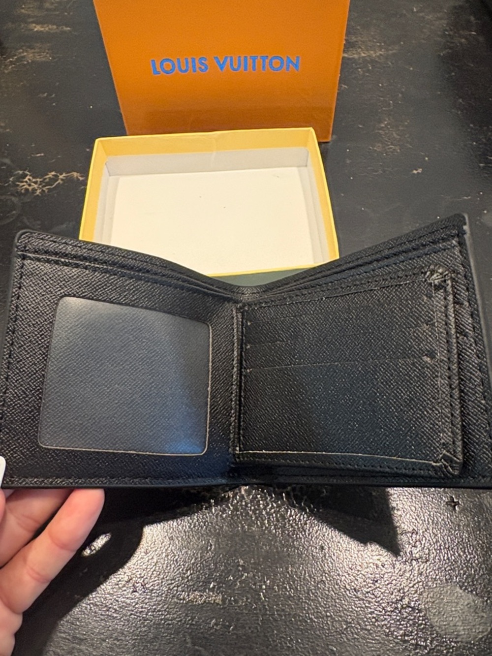 FASHION EMBOSSED LEATHER BIFOLD WALLET - Picture 2 of 6